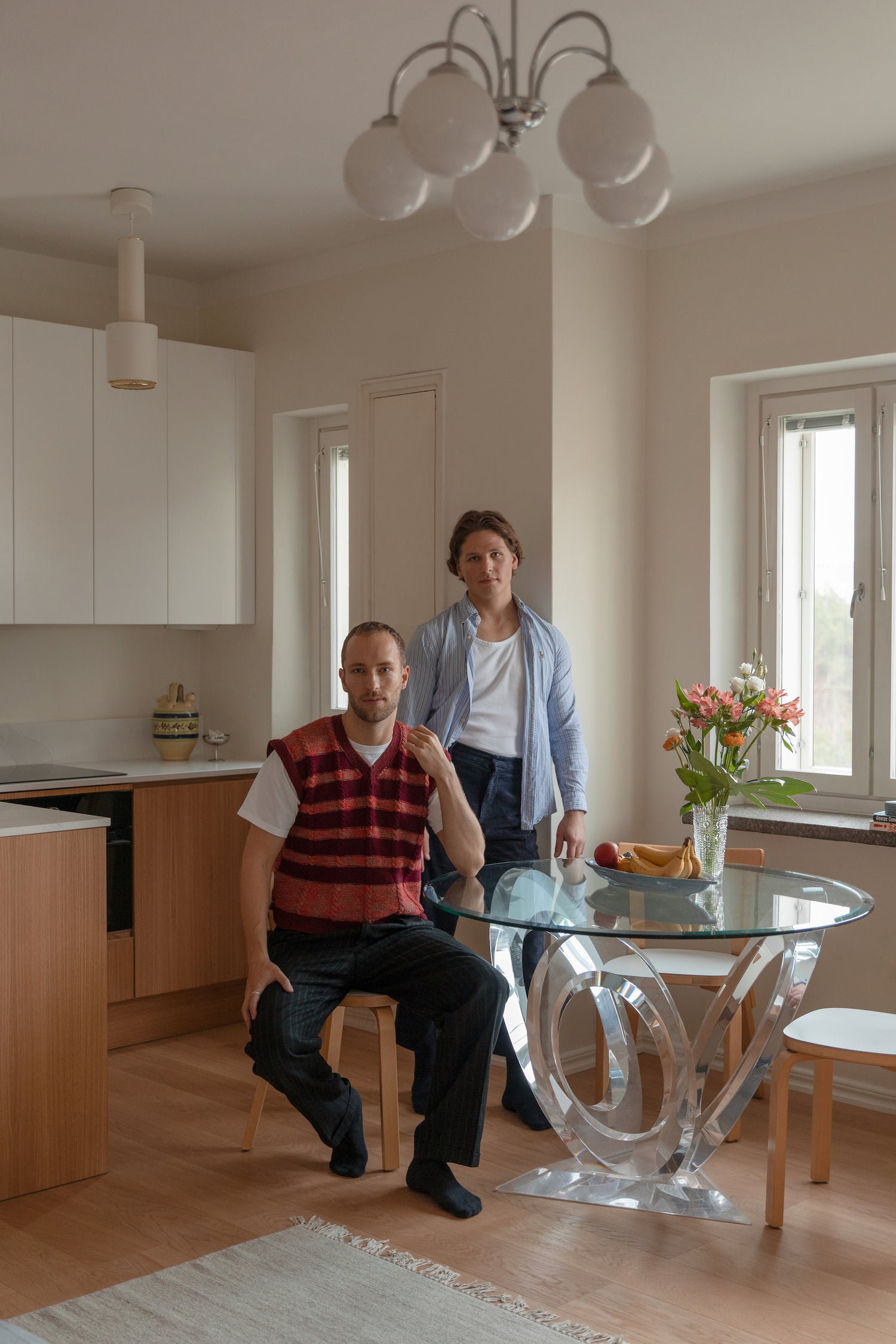 Kolme huonetta, viisi sävyä